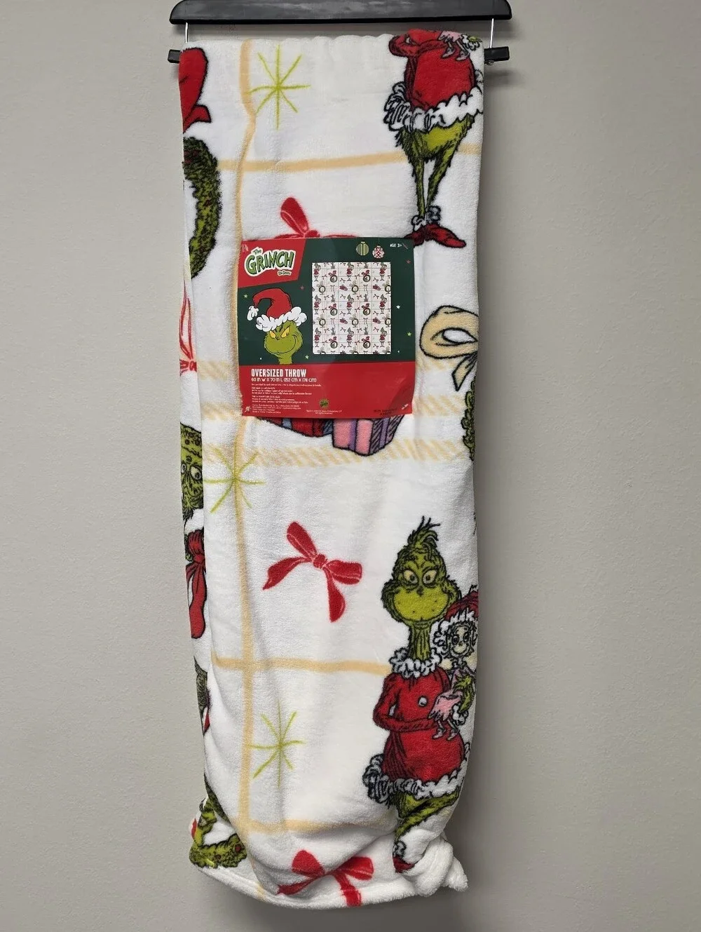 The Grinch Dr. Seuss Oversized Throw Blanket Santa Grinch Christmas Wreath White